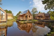 huisjes en water bij Landal Reeuwijkse plassen