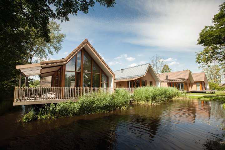 Water met huisjes Landal bij Reeuwijkse plassen