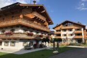 Twee appartementen gebouwen in Maria Alm