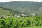Dorpje met kerktoren in het Moezeldal