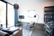 Woonkamer in blauw en bruintinten