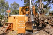 Hot tub bij de tiny house op de Veluwe
