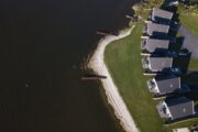 Luchtfoto van de vakantiehuizen