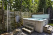 Jacuzzi in de tuin, heerlijk tijdens je vakantie