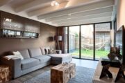 Woonkamer van het luxe vakantiehuis in Schoorl