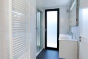 Badkamer in het vakantiehuis op vakantiepark Bad Hoophuizen