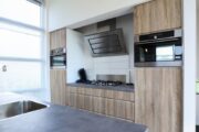 Moderne keuken in het vakantiehuis van Droomparken