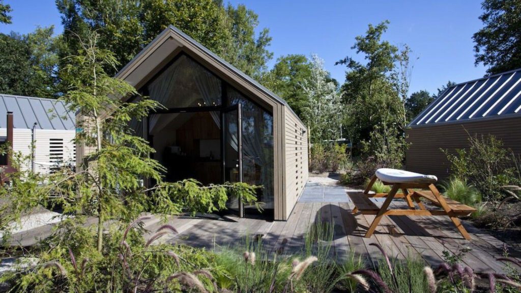 Modern tiny house aan het Veluwemeer