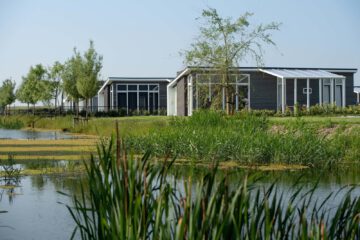 Moderne chalets aan de Oosterschelde
