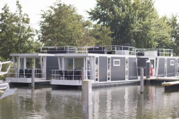Slapen op het water in een havenloldge van Marina Parcs