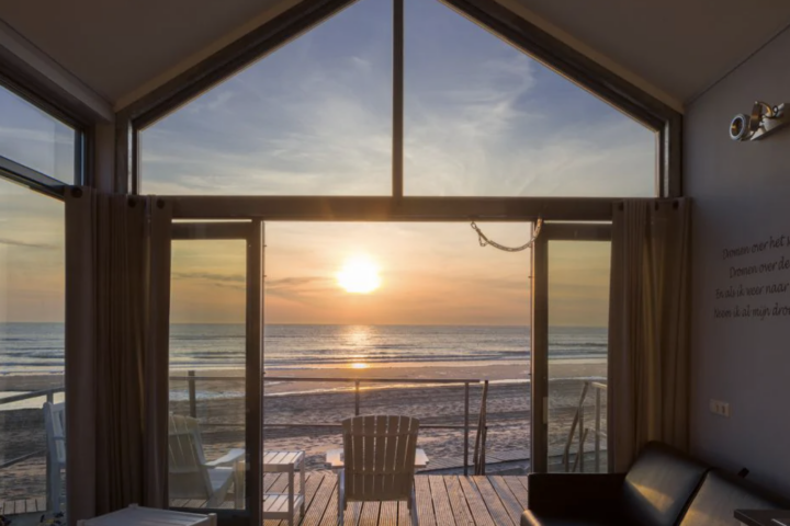 Bijzondere vakantiehuizen op het zand bij Strandhuisjes Julianadorp
