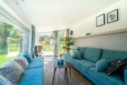 Comfortabele zithoek van vakantiehuisje Europarcs Utrechtse Heuvelrug